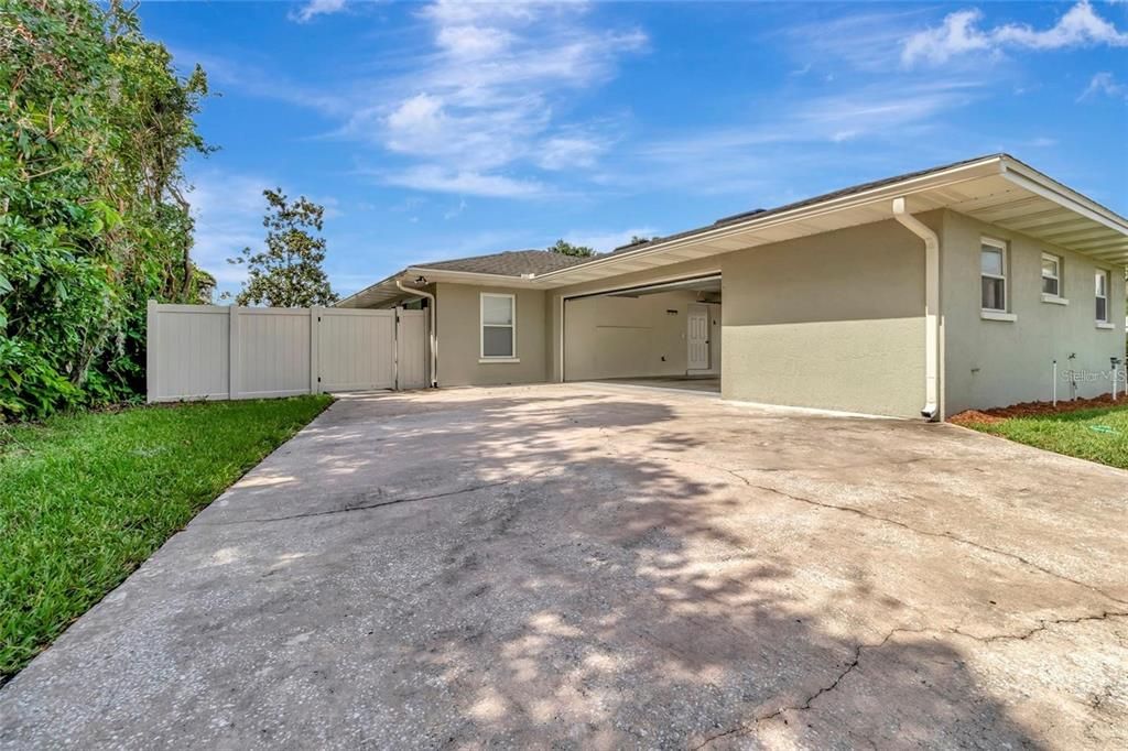 Active With Contract: $3,850 (3 beds, 2 baths, 2502 Square Feet)