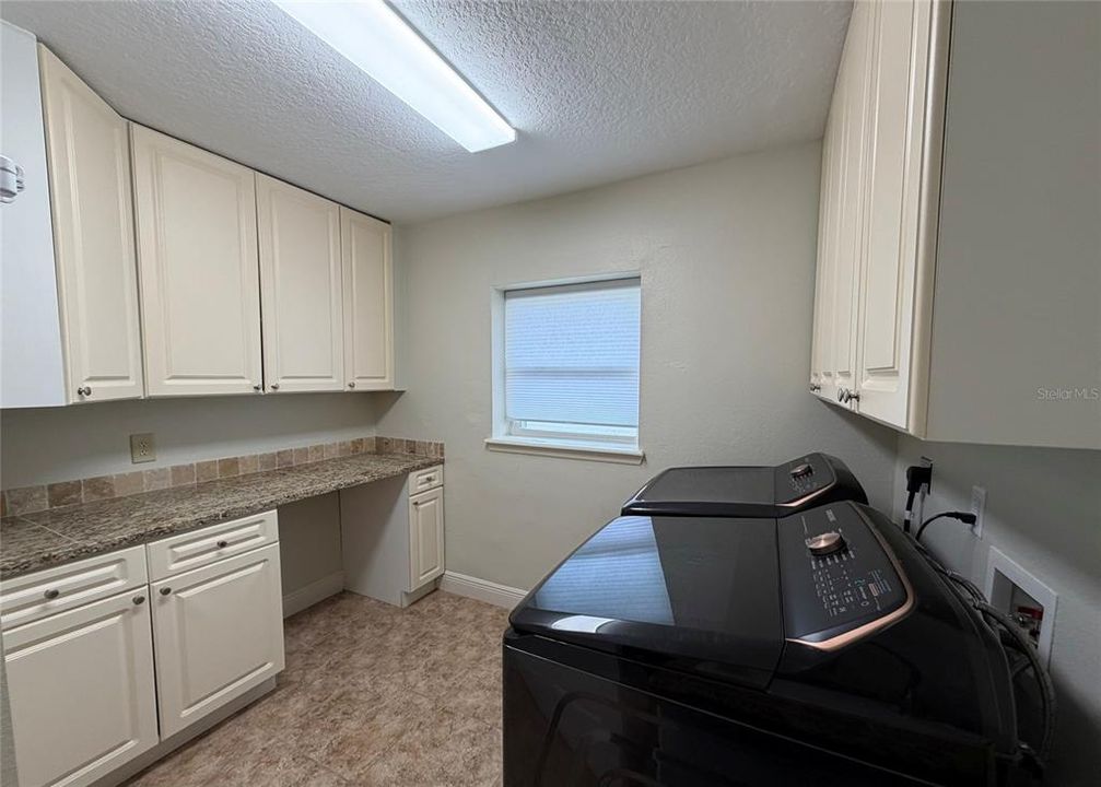 Active With Contract: $3,850 (3 beds, 2 baths, 2502 Square Feet)
