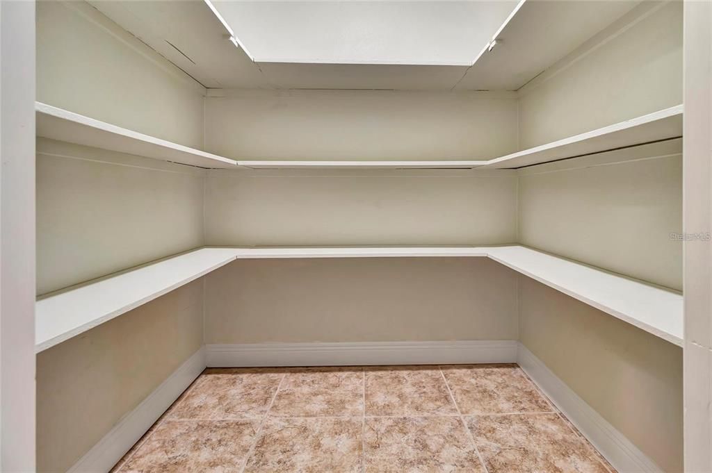 Active With Contract: $3,850 (3 beds, 2 baths, 2502 Square Feet)