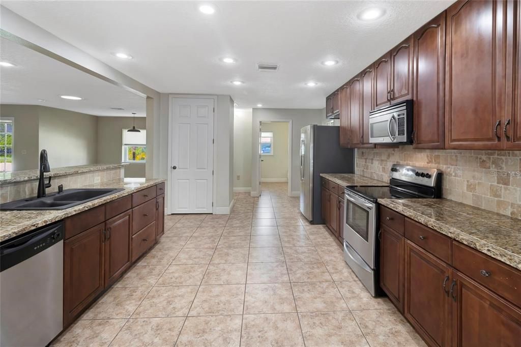Active With Contract: $3,850 (3 beds, 2 baths, 2502 Square Feet)