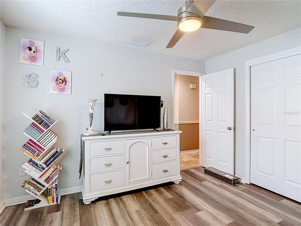 En Venta: $359,000 (3 camas, 2 baños, 1864 Pies cuadrados)