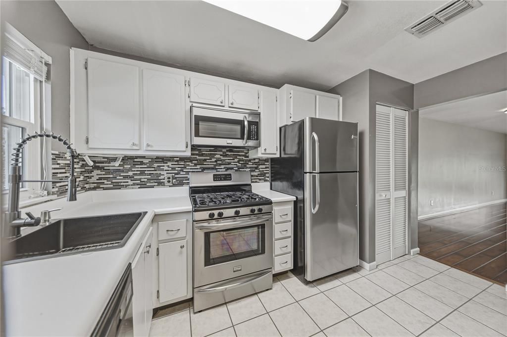 En Venta: $90,500 (2 camas, 2 baños, 1378 Pies cuadrados)