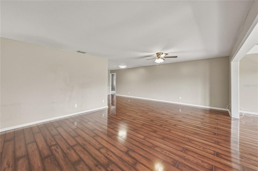 En Venta: $90,500 (2 camas, 2 baños, 1378 Pies cuadrados)