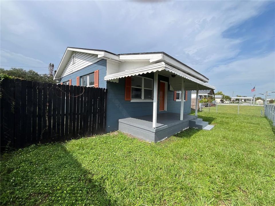 На продажу: $170,000 (2 спален, 1 ванн, 905 Квадратных фут)