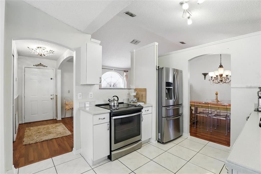 На продажу: $335,000 (3 спален, 2 ванн, 1713 Квадратных фут)
