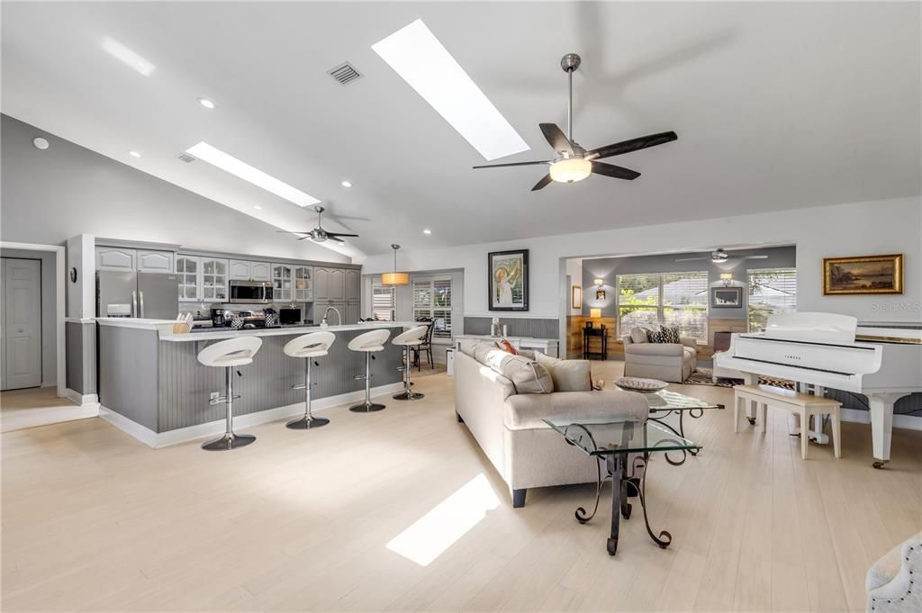 En Venta: $850,000 (3 camas, 2 baños, 2064 Pies cuadrados)
