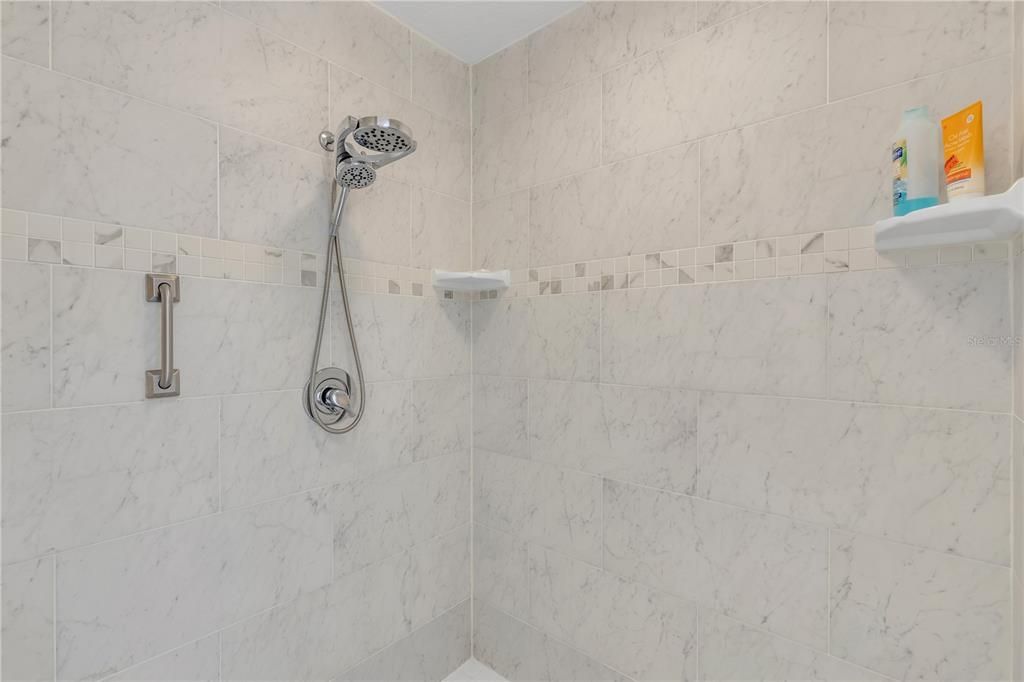 En Venta: $850,000 (3 camas, 2 baños, 2064 Pies cuadrados)