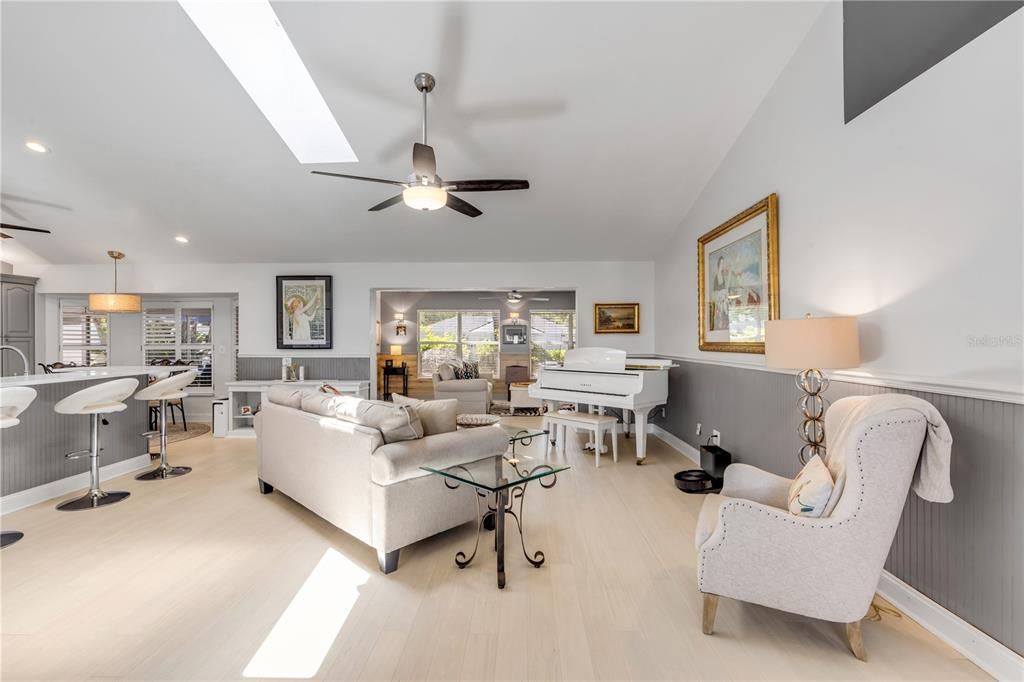 En Venta: $850,000 (3 camas, 2 baños, 2064 Pies cuadrados)