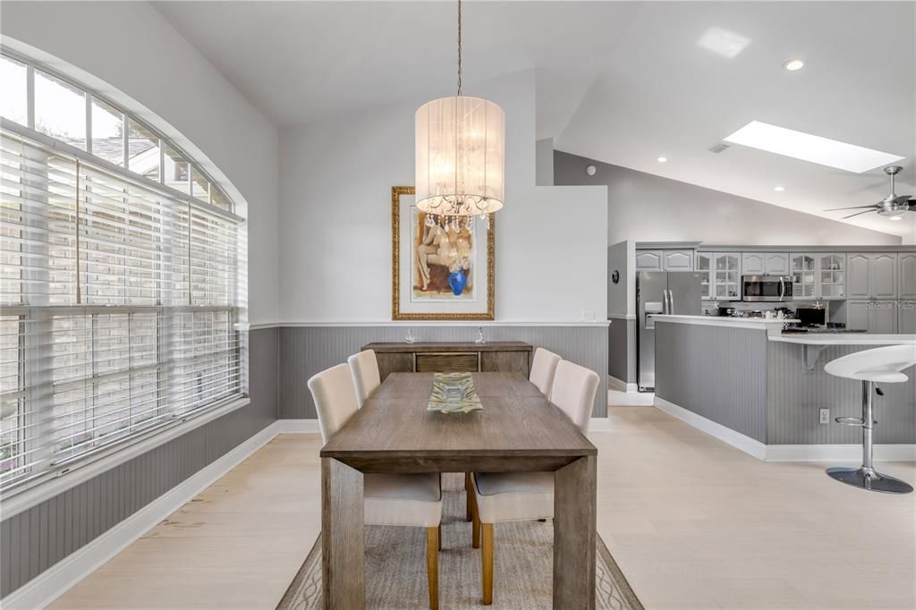 En Venta: $850,000 (3 camas, 2 baños, 2064 Pies cuadrados)