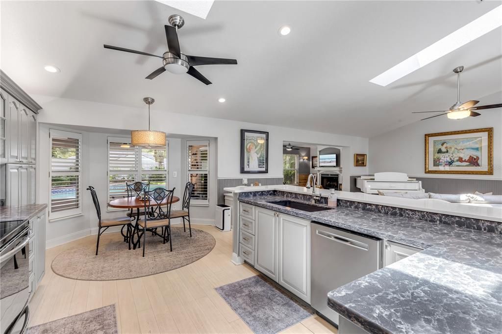 En Venta: $850,000 (3 camas, 2 baños, 2064 Pies cuadrados)