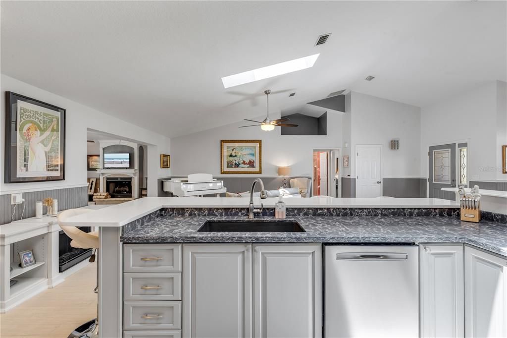 En Venta: $850,000 (3 camas, 2 baños, 2064 Pies cuadrados)
