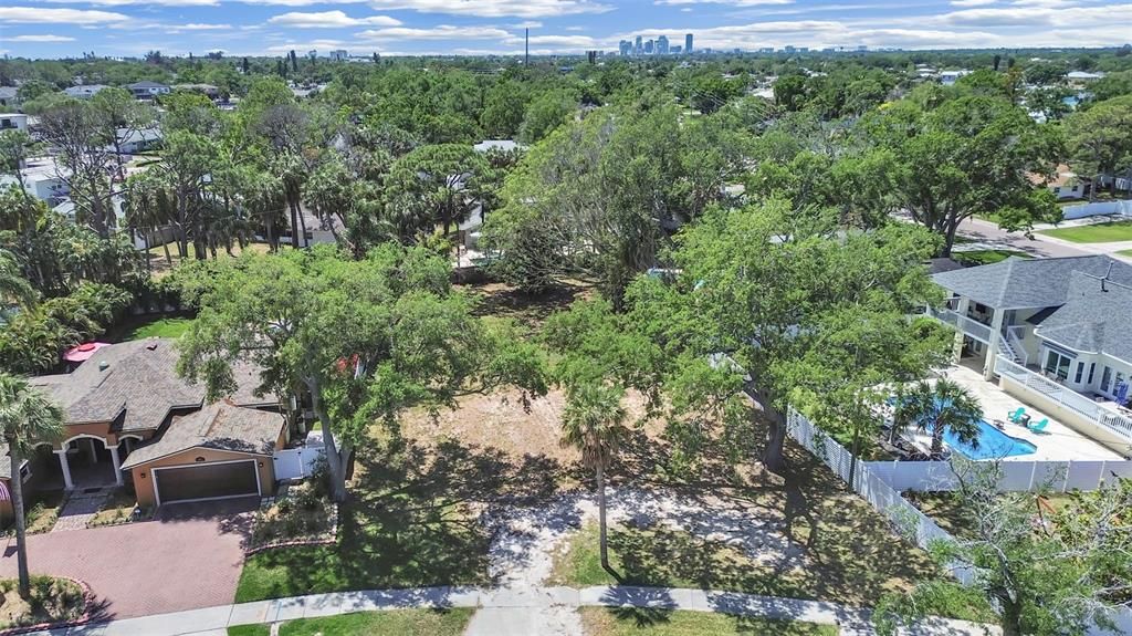 En Venta: $579,000 (0.36 acres)