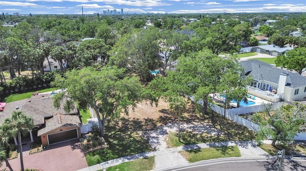 En Venta: $579,000 (0.36 acres)