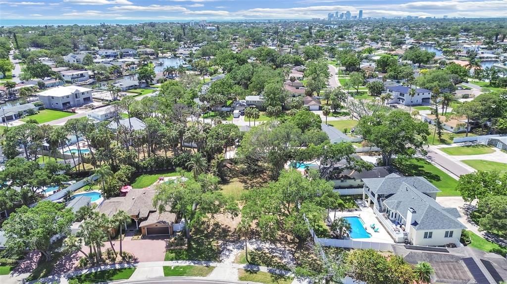 En Venta: $579,000 (0.36 acres)