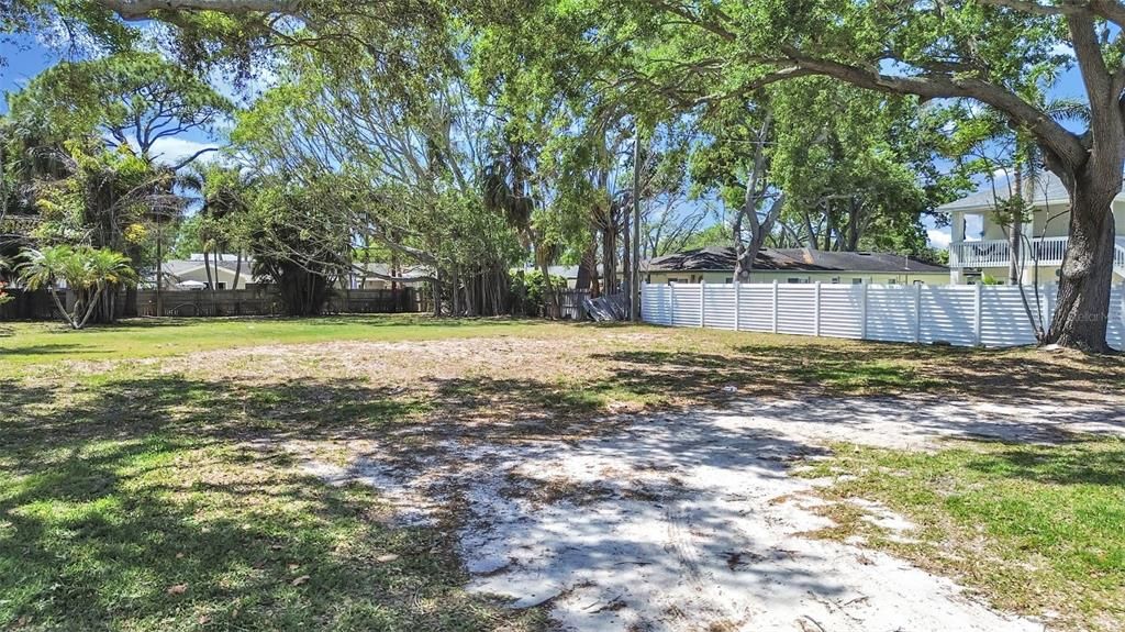 En Venta: $579,000 (0.36 acres)