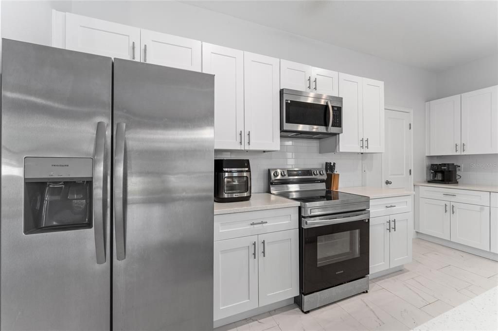 En Venta: $549,900 (4 camas, 3 baños, 2687 Pies cuadrados)