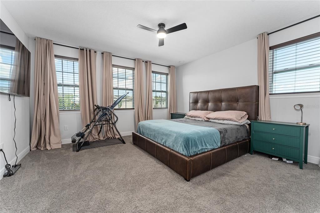 En Venta: $549,900 (4 camas, 3 baños, 2687 Pies cuadrados)