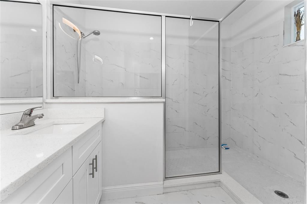 En Venta: $549,900 (4 camas, 3 baños, 2687 Pies cuadrados)