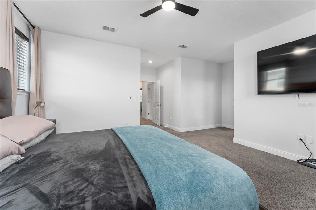 En Venta: $549,900 (4 camas, 3 baños, 2687 Pies cuadrados)