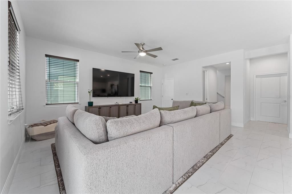 En Venta: $549,900 (4 camas, 3 baños, 2687 Pies cuadrados)