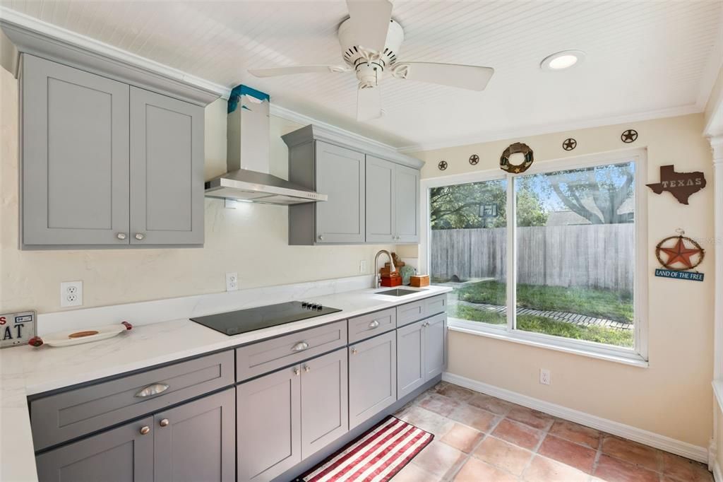 En Venta: $675,000 (4 camas, 3 baños, 2375 Pies cuadrados)