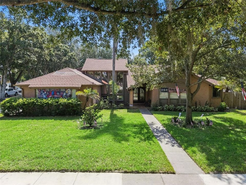 En Venta: $675,000 (4 camas, 3 baños, 2375 Pies cuadrados)