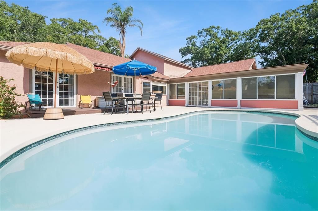 En Venta: $675,000 (4 camas, 3 baños, 2375 Pies cuadrados)