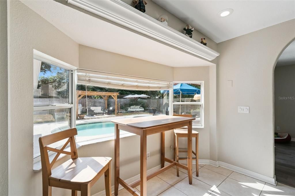 En Venta: $675,000 (4 camas, 3 baños, 2375 Pies cuadrados)