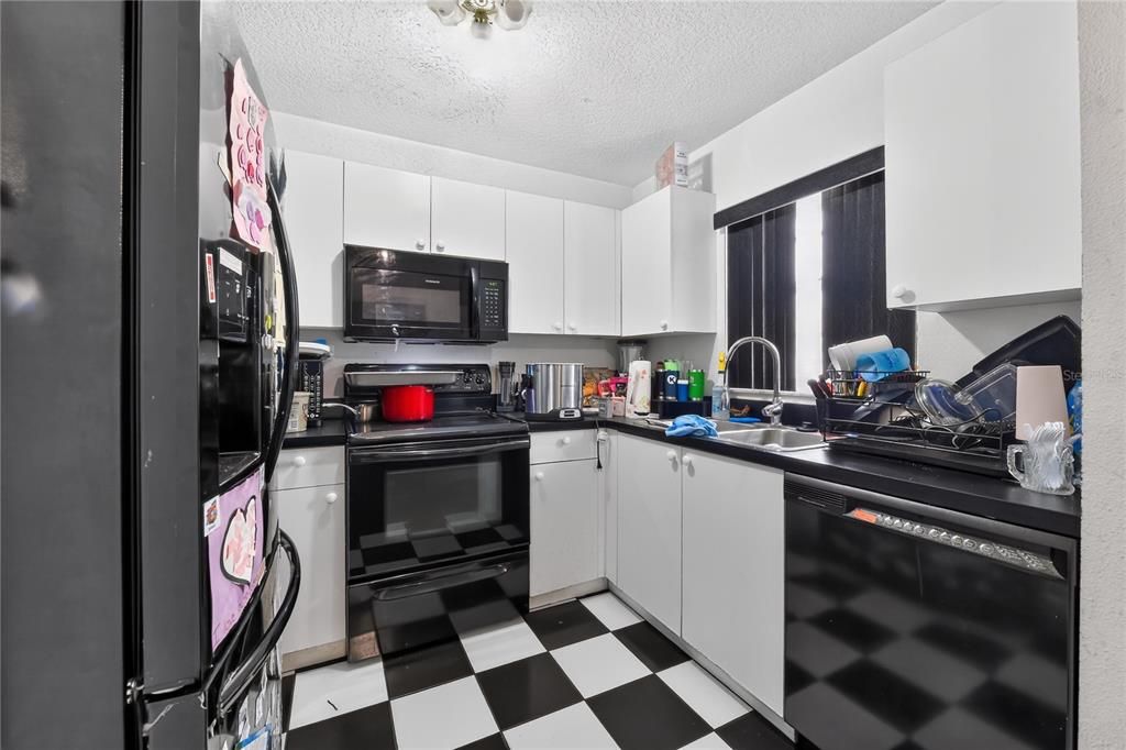 На продажу: $269,900 (3 спален, 2 ванн, 1213 Квадратных фут)