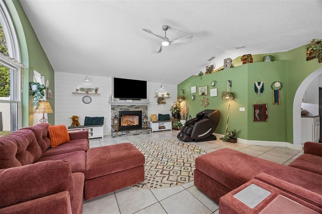 En Venta: $528,999 (3 camas, 2 baños, 2348 Pies cuadrados)