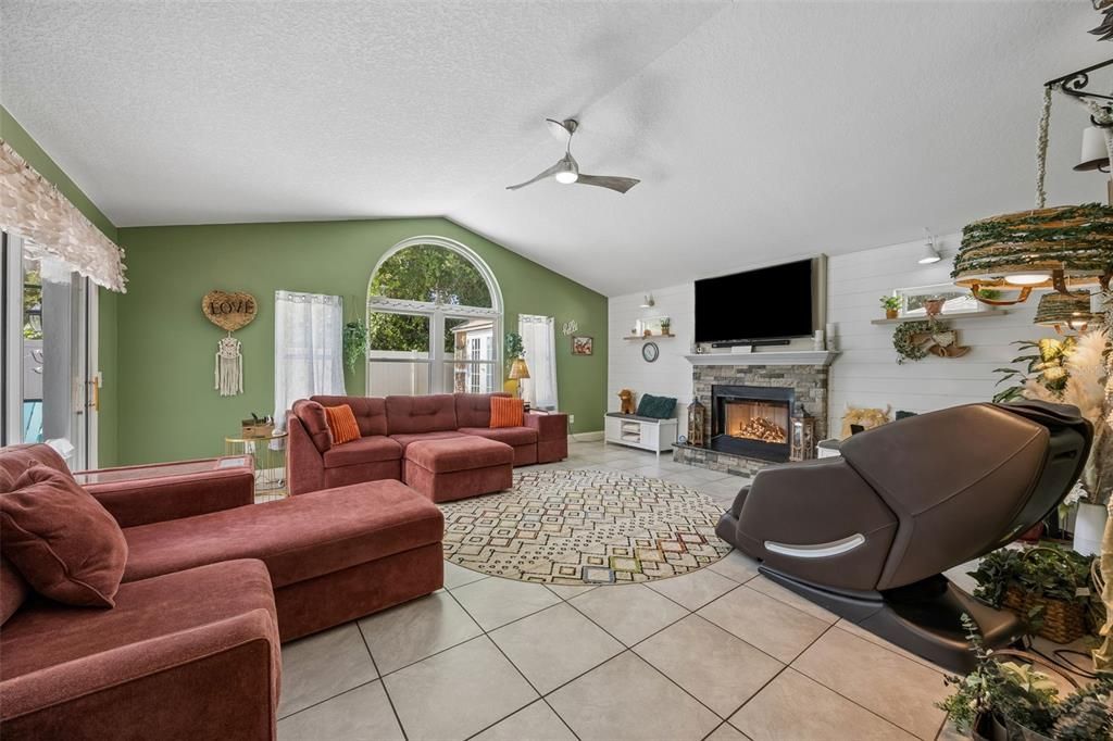 En Venta: $528,999 (3 camas, 2 baños, 2348 Pies cuadrados)