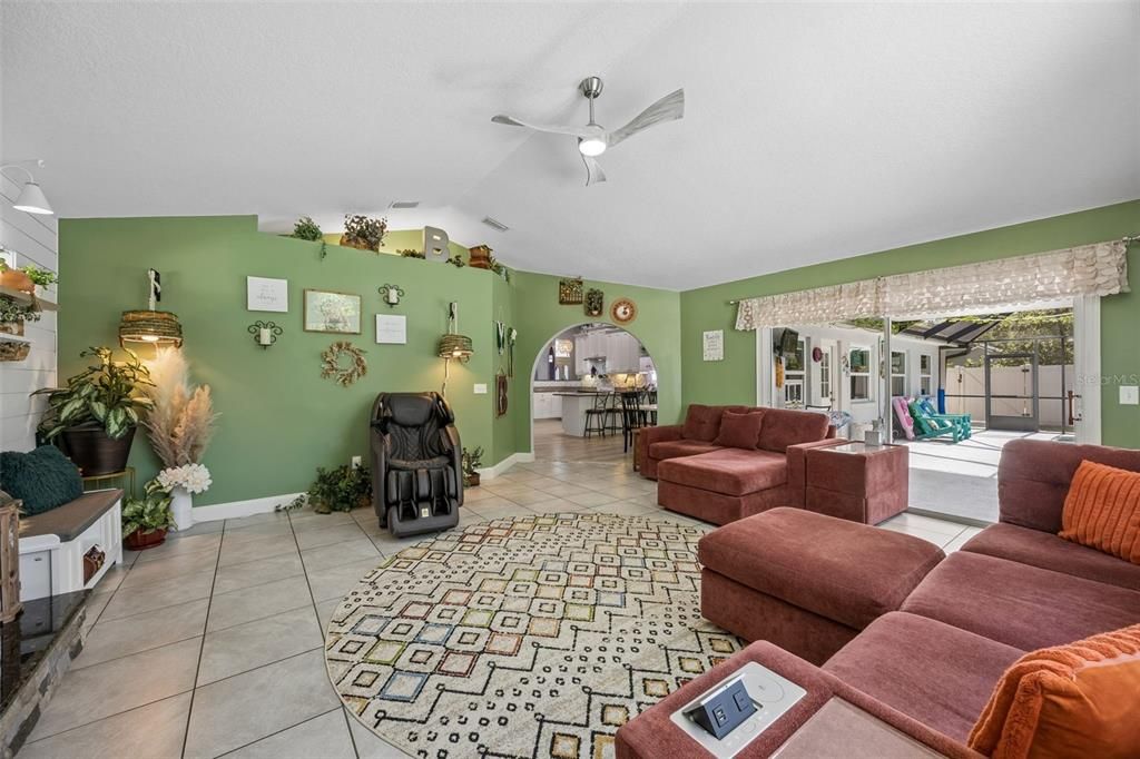 En Venta: $528,999 (3 camas, 2 baños, 2348 Pies cuadrados)