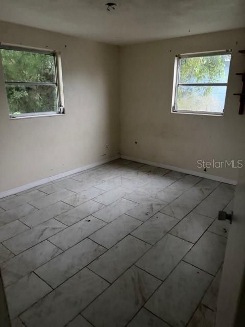 На продажу: $159,900 (2 спален, 1 ванн, 956 Квадратных фут)