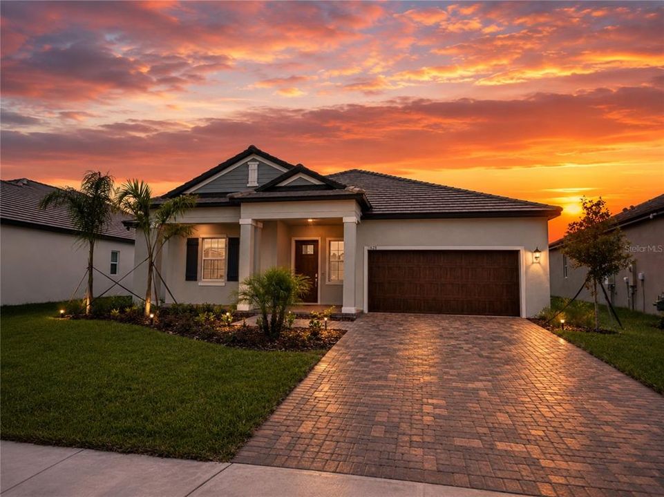 Vendido Recientemente: $379,500 (2 camas, 2 baños, 2216 Pies cuadrados)