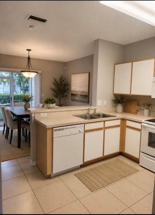 For Rent: $1,750 (2 beds, 2 baths, 1360 Square Feet)