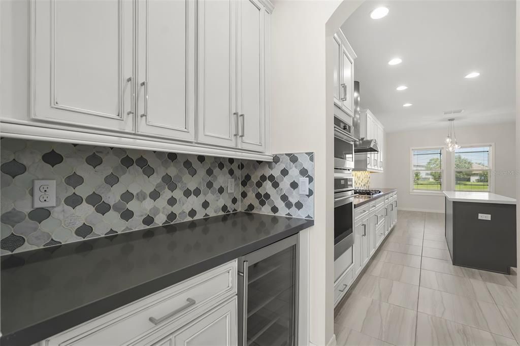 Activo con contrato: $1,250,000 (5 camas, 3 baños, 4006 Pies cuadrados)