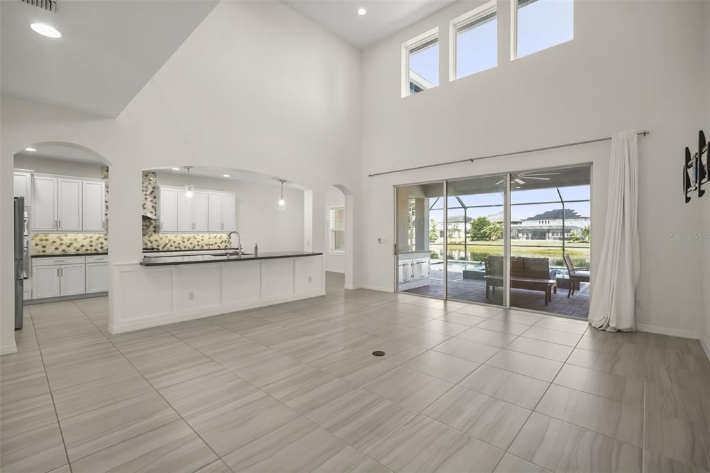 Activo con contrato: $1,250,000 (5 camas, 3 baños, 4006 Pies cuadrados)