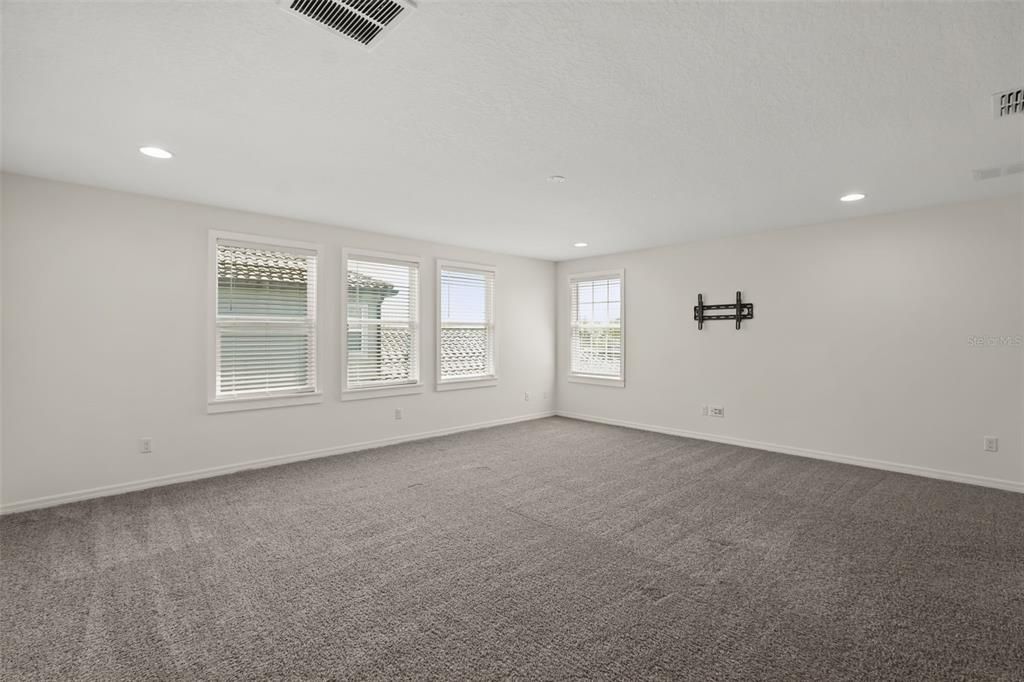 Activo con contrato: $1,250,000 (5 camas, 3 baños, 4006 Pies cuadrados)