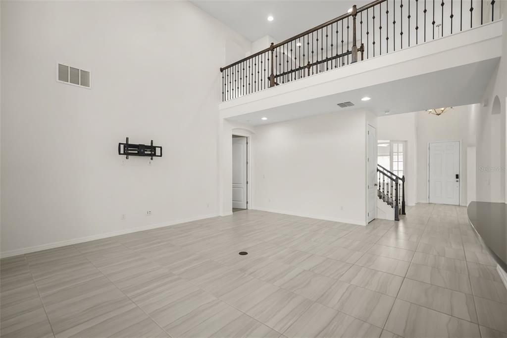 Activo con contrato: $1,250,000 (5 camas, 3 baños, 4006 Pies cuadrados)