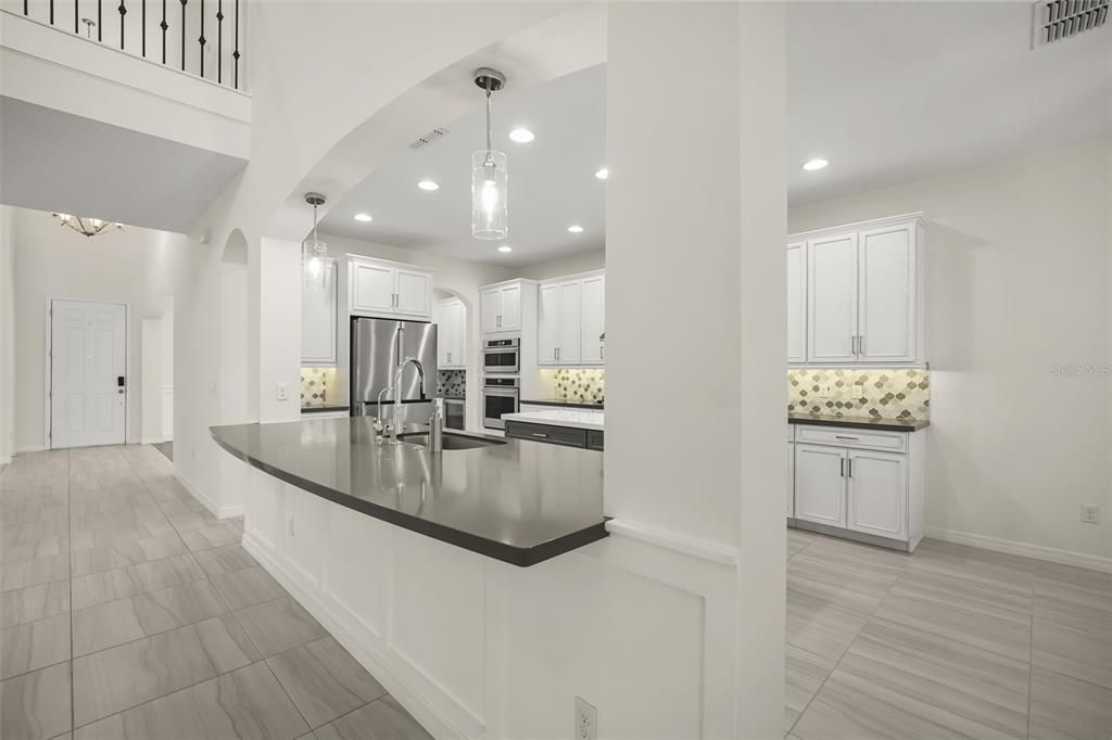 Activo con contrato: $1,250,000 (5 camas, 3 baños, 4006 Pies cuadrados)