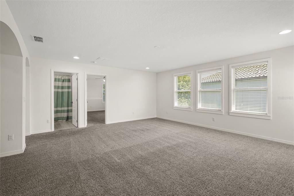 Activo con contrato: $1,250,000 (5 camas, 3 baños, 4006 Pies cuadrados)