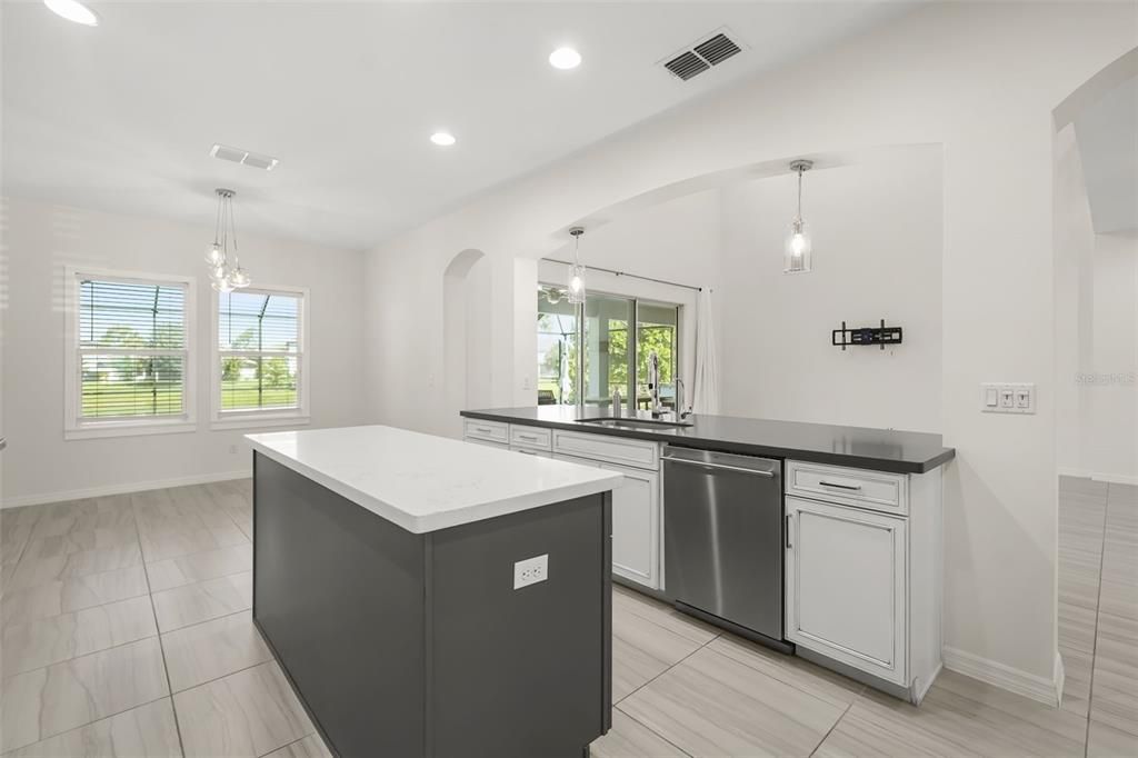 Activo con contrato: $1,250,000 (5 camas, 3 baños, 4006 Pies cuadrados)