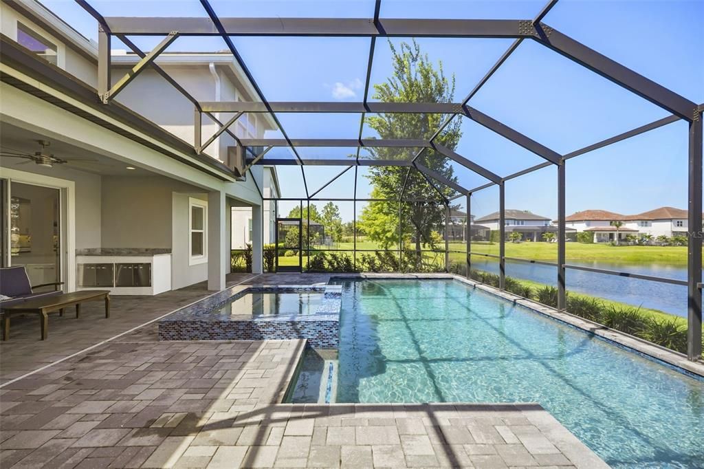 Activo con contrato: $1,250,000 (5 camas, 3 baños, 4006 Pies cuadrados)