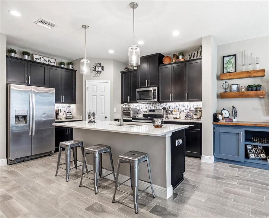 For Sale: $325,000 (3 beds, 2 baths, 1703 Square Feet)