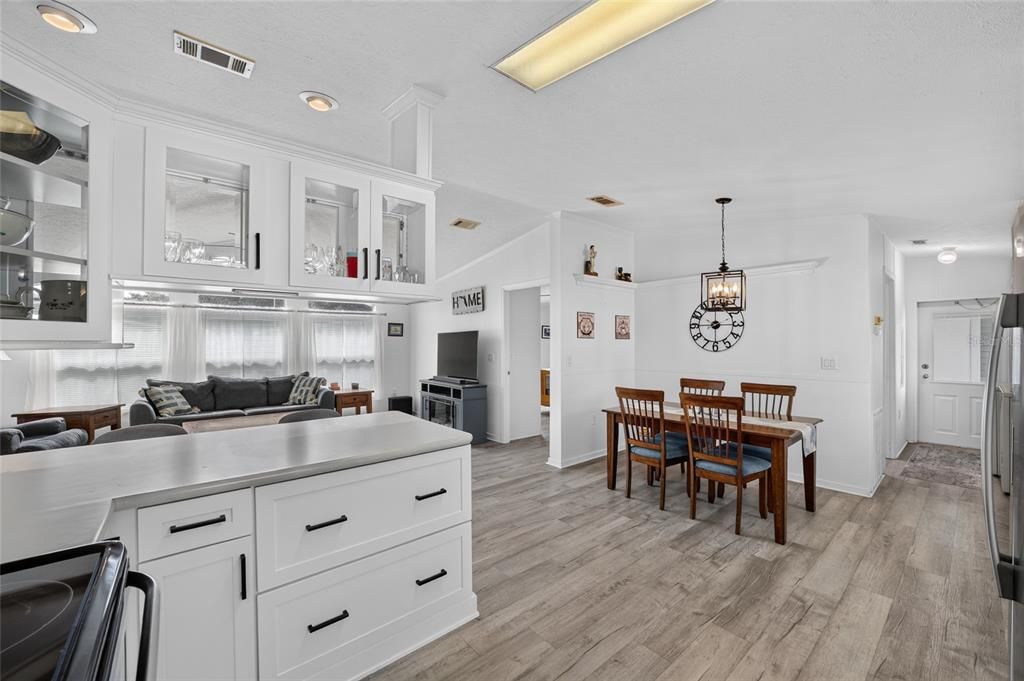 На продажу: $189,000 (3 спален, 2 ванн, 1188 Квадратных фут)