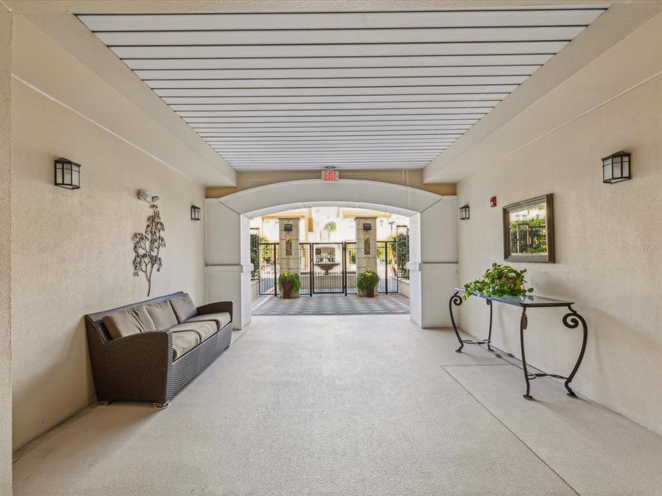 For Rent: $2,250 (1 beds, 1 baths, 556 Square Feet)