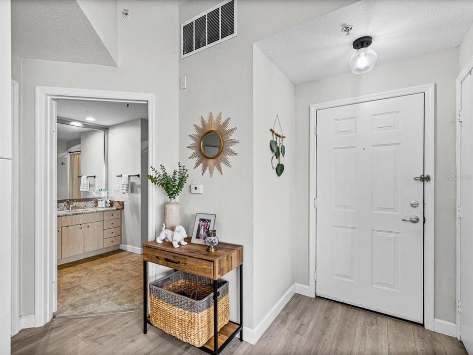 For Rent: $2,250 (1 beds, 1 baths, 556 Square Feet)