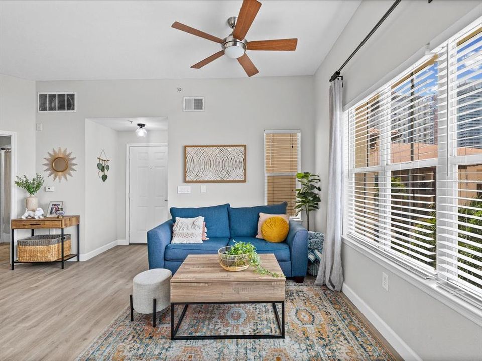For Rent: $2,250 (1 beds, 1 baths, 556 Square Feet)