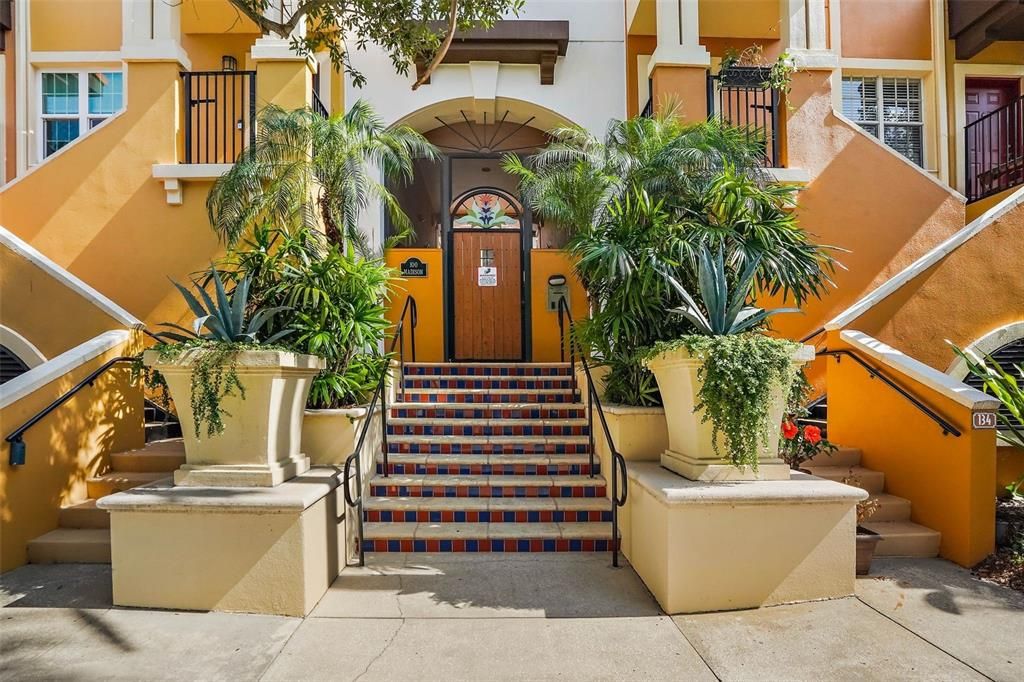 For Rent: $2,250 (1 beds, 1 baths, 556 Square Feet)