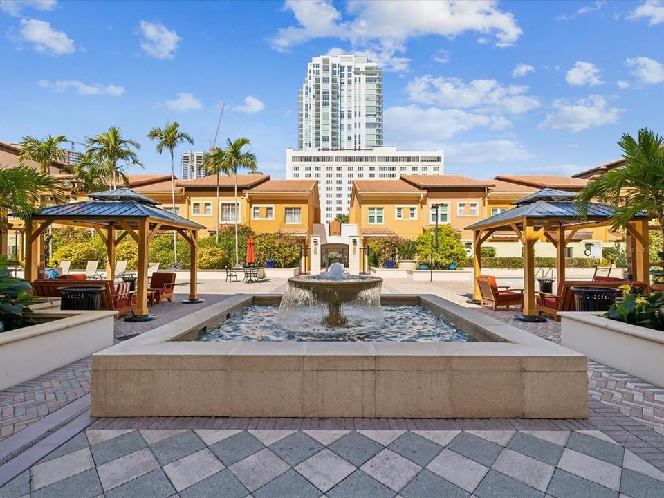 For Rent: $2,250 (1 beds, 1 baths, 556 Square Feet)